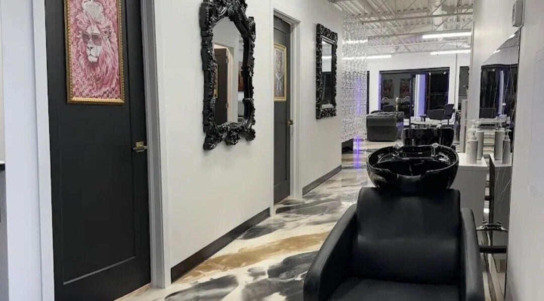 Elegant interior hallway of Beauté & Bien-Être Vivian in Longueuil, Québec, CA, featuring sleek decor.