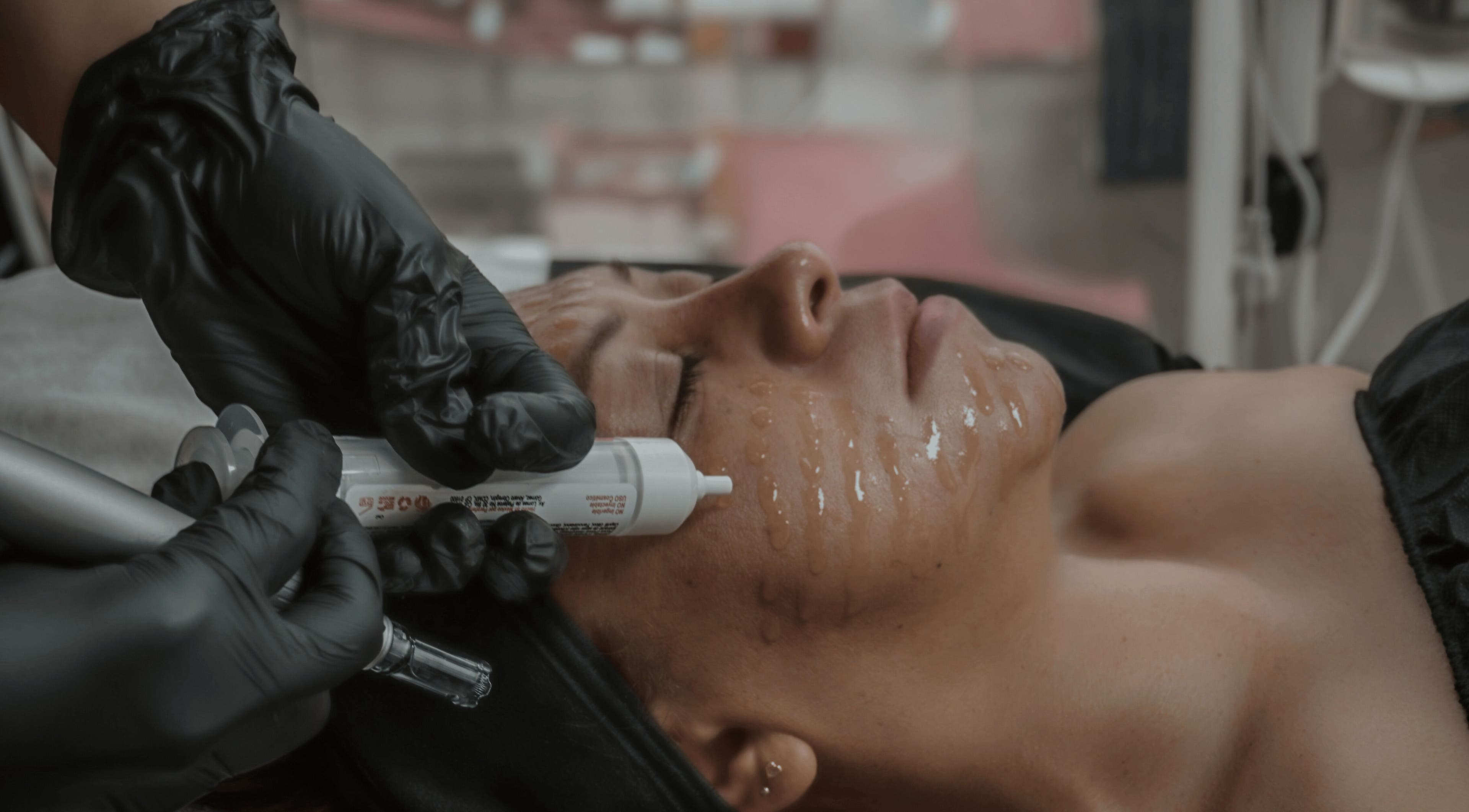 Tratamiento facial en Aurea Bienestar Integral, Ciudad De México, MX. Atención profesional para rejuvenecer tu piel.