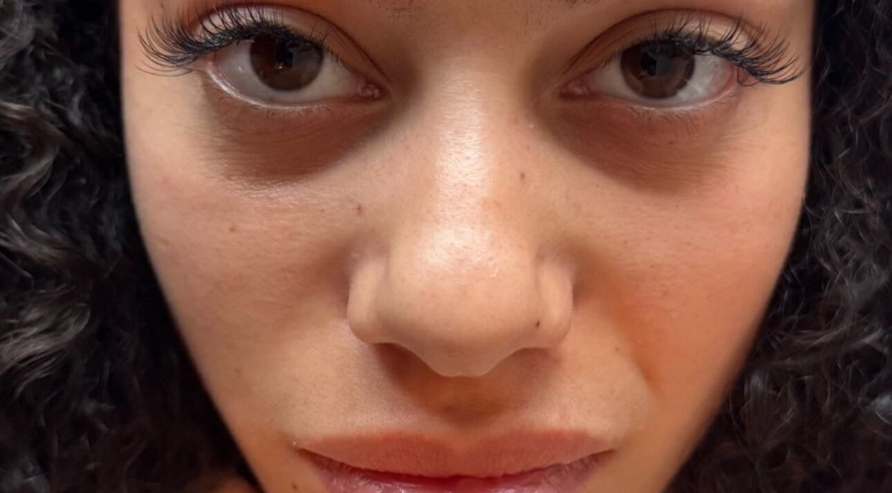 Sublimes cils rehaussés à Diva Studio, Aigle, Vaud, CH. Expérience beauté et bien-être incomparable.