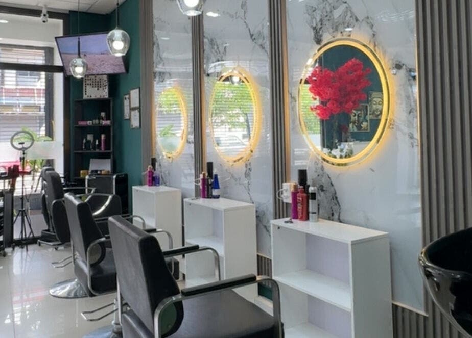 Luxurious interior of Le Studio De Malik with chic styling chairs in Paramaribo, Paramaribo, SR.