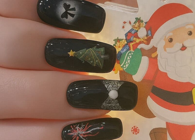 在Okay parrucchiere & centro etestico nail的Cologno Monzese, Lombardia, IT, 设计的圣诞主题指甲艺术。