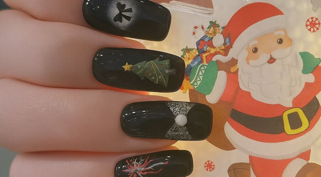 在Okay parrucchiere & centro etestico nail的Cologno Monzese, Lombardia, IT, 设计的圣诞主题指甲艺术。