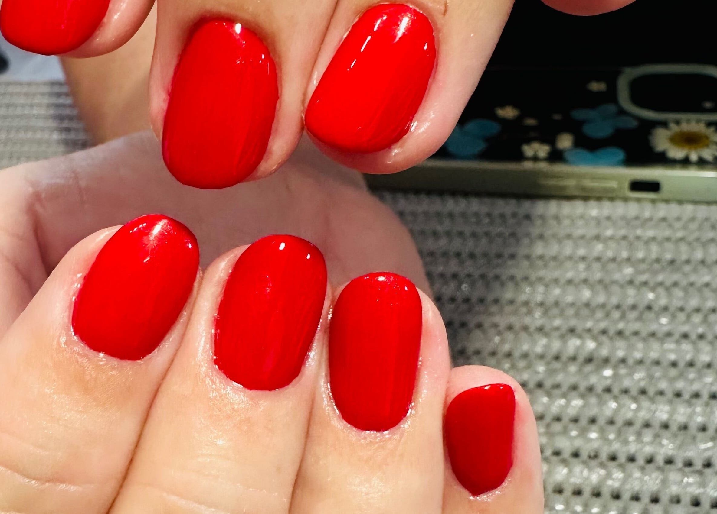 Lux-glomournails showcases vibrant crimson nails in Cape Town, Western Cape, ZA, perfect for a standout look.
