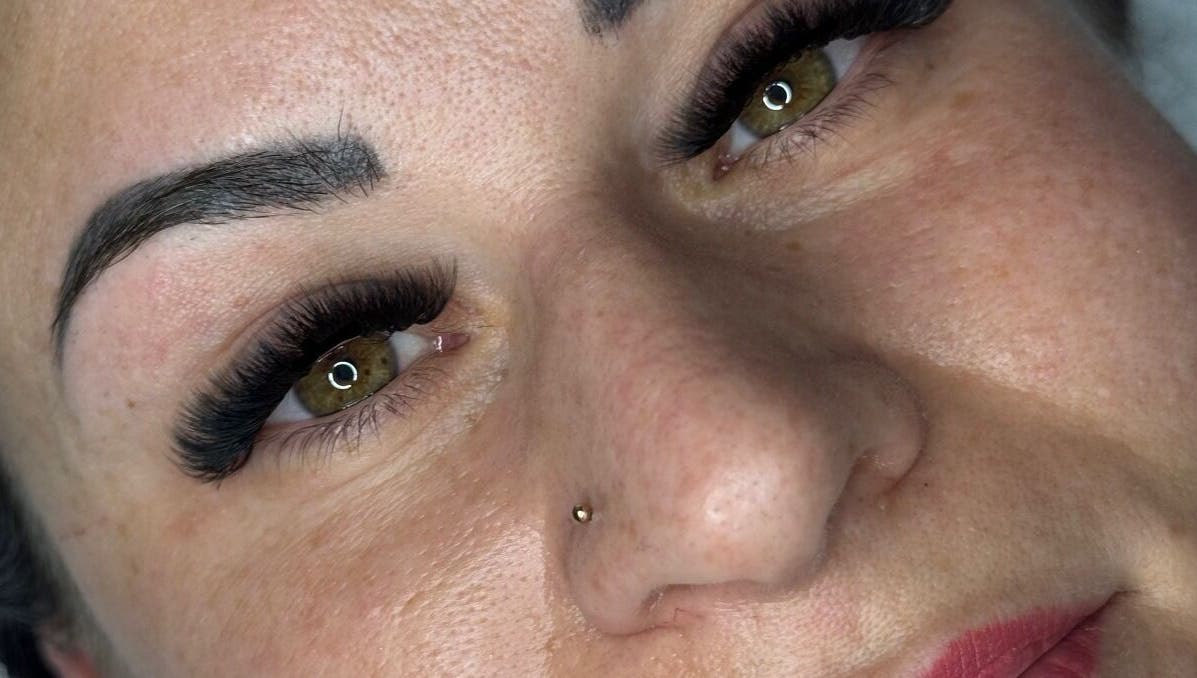 Extensions de cils à Bg.glamorleans, Orléans, Centre-val De Loire, FR, offrant un regard captivant.