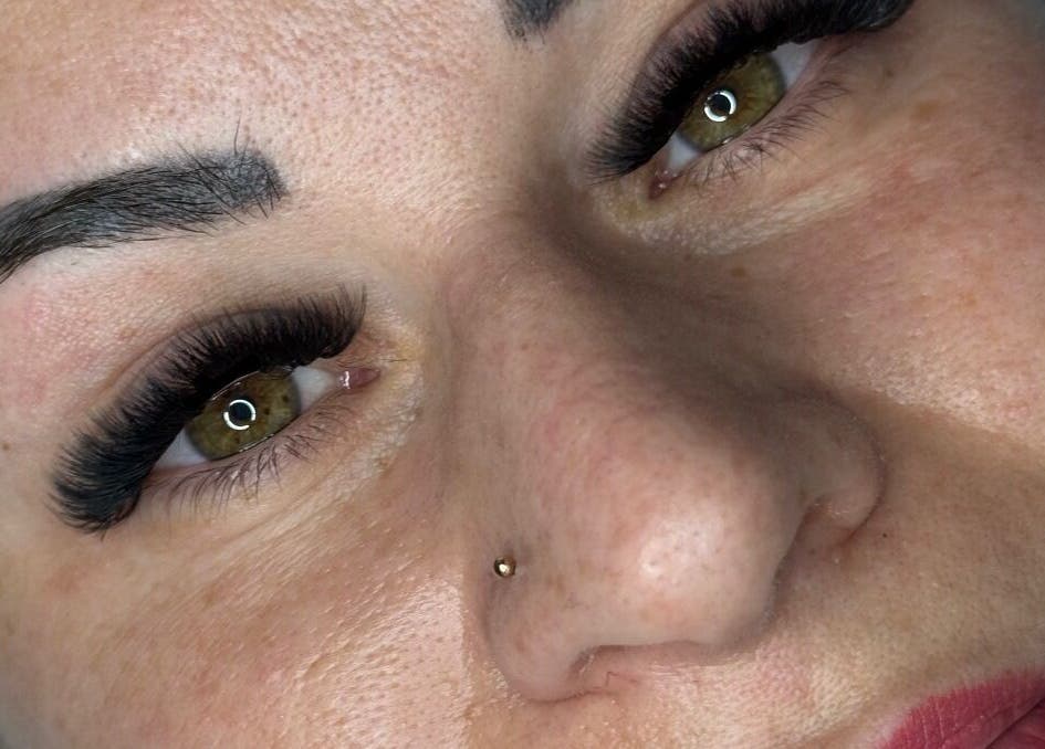 Extensions de cils à Bg.glamorleans, Orléans, Centre-val De Loire, FR, offrant un regard captivant.