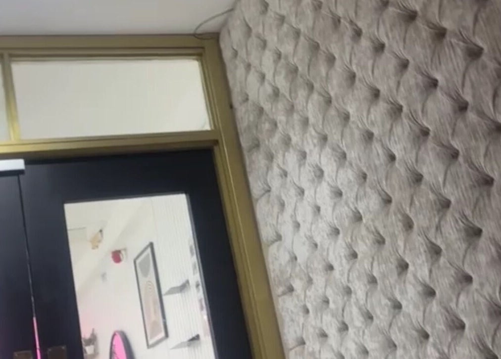 Stylish tufted wall near entrance at Hairlegance, Newcastle upon Tyne, England, GB.