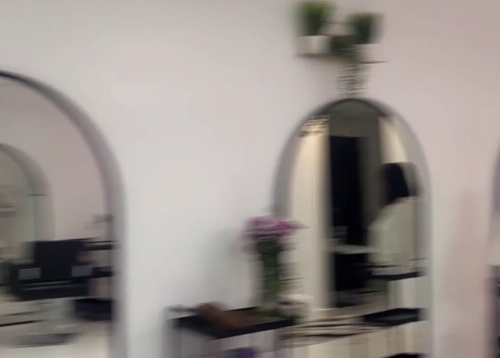 Modern salon mirrors at Hairlegance, Newcastle upon Tyne, England, GB, showcasing stylish interior design.