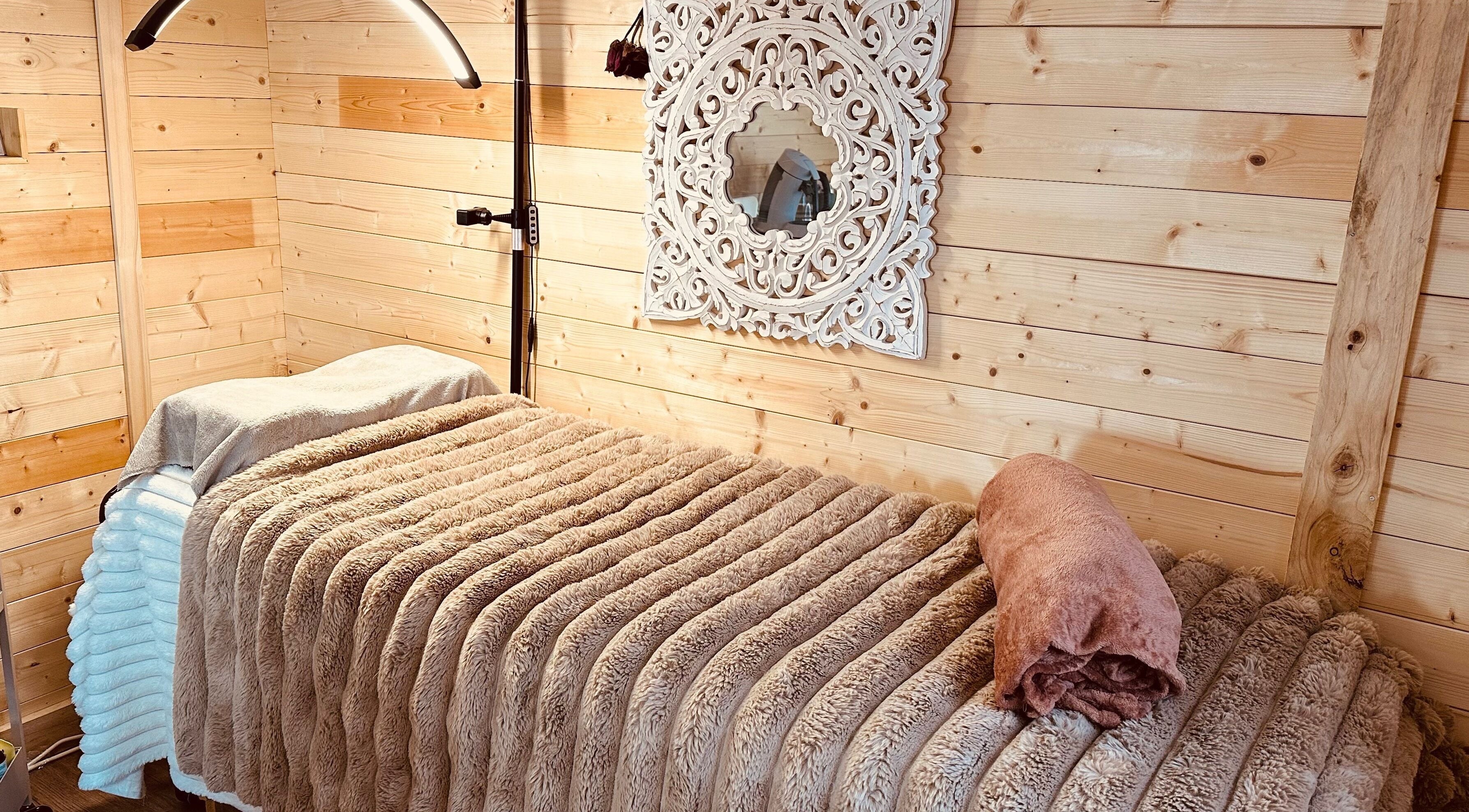 Salle de massage accueillante à L'atelier de l'Or, Saint-gilles-de-la-neuville, Normandie, FR.