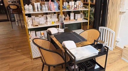 Table de manucure élégante chez S’Nails, La Garde, Provence-alpes-côte D'azur, FR.