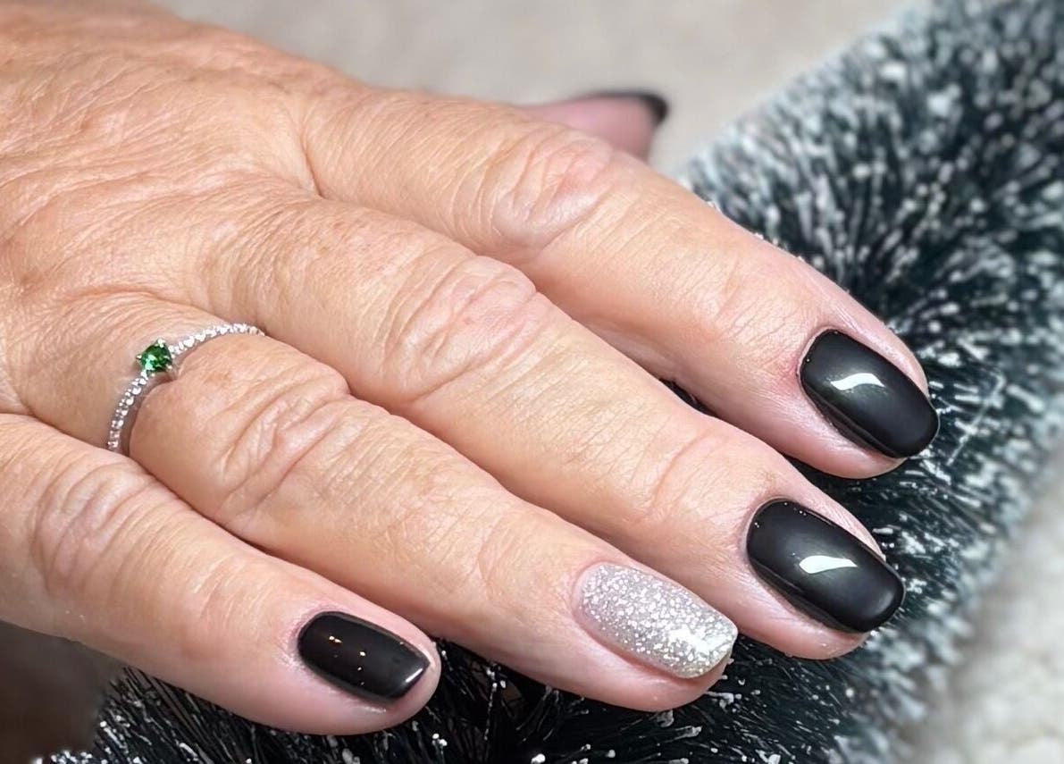 Manucure élégante réalisée chez S'Nails, La Garde, Provence-Alpes-Côte d'Azur, FR.