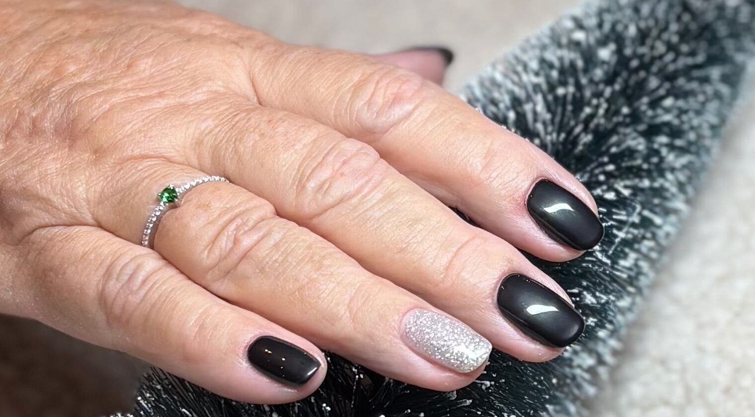 Manucure élégante réalisée chez S'Nails, La Garde, Provence-Alpes-Côte d'Azur, FR.