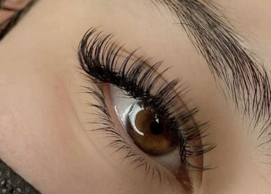 Extensiones de pestañas en Latín Beauty, Cap Martinet, Illes Balears, ES, ofreciendo un look impresionante.