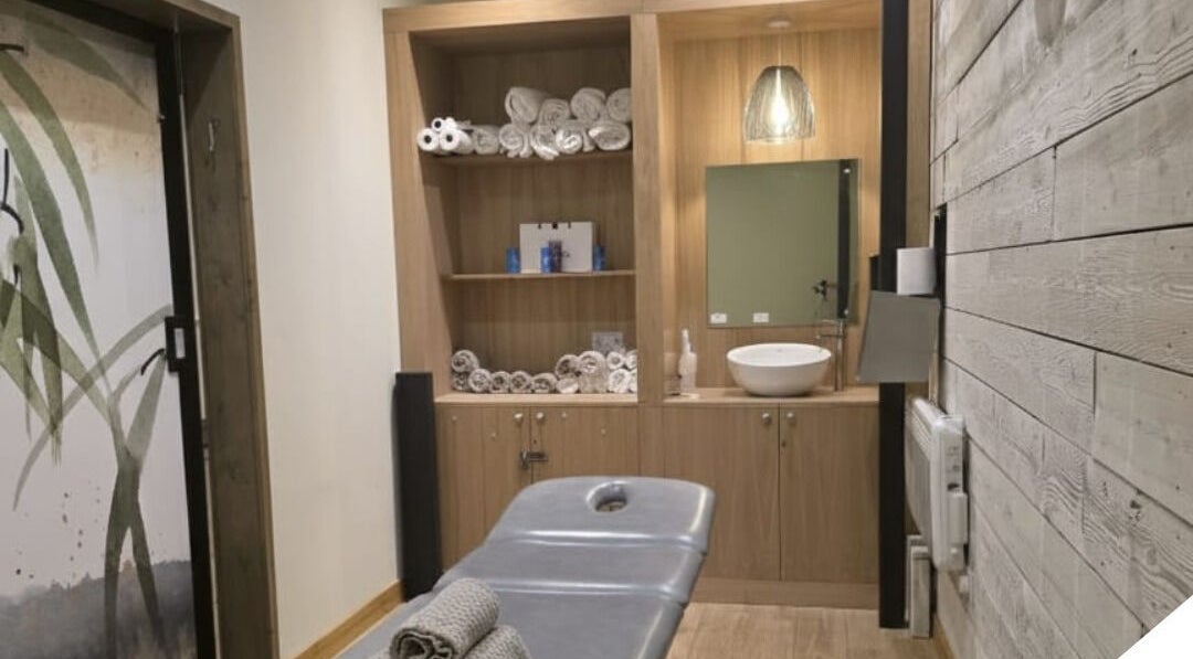 Relaxing therapy room at Kineticflowtherapy, Preston, England, GB with massage table and soothing decor.