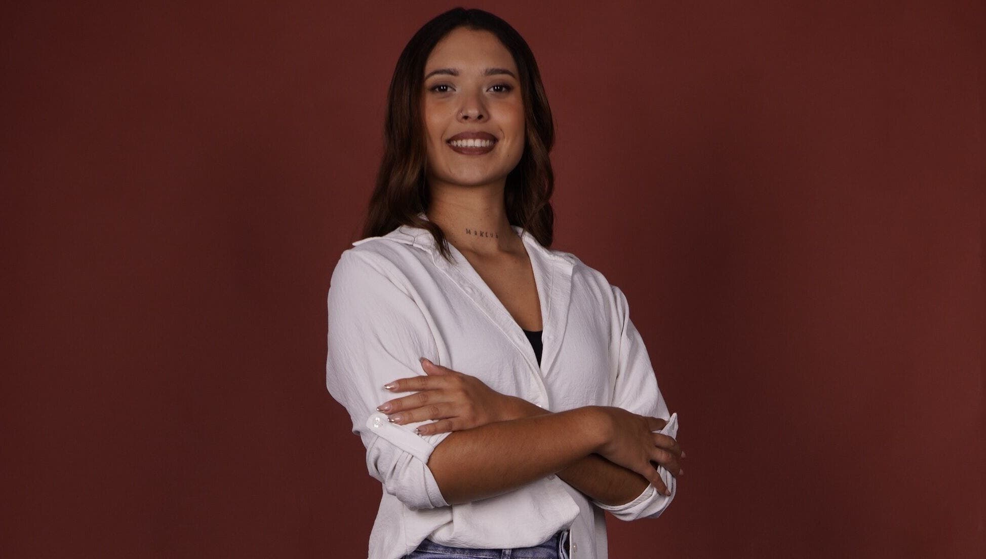 A professional standing confidently at Carol Santos Lash Designer, São João Da Madeira, Aveiro, PT.