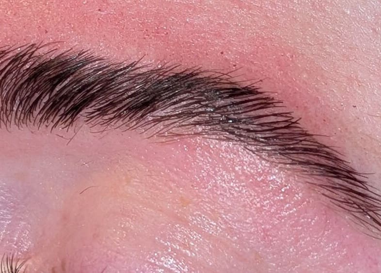 Expertly shaped eyebrow at ThoseBrows in Whitecraig, Scotland, GB, showcasing precise beauty enhancement.