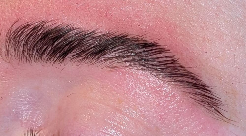 Expertly shaped eyebrow at ThoseBrows in Whitecraig, Scotland, GB, showcasing precise beauty enhancement.