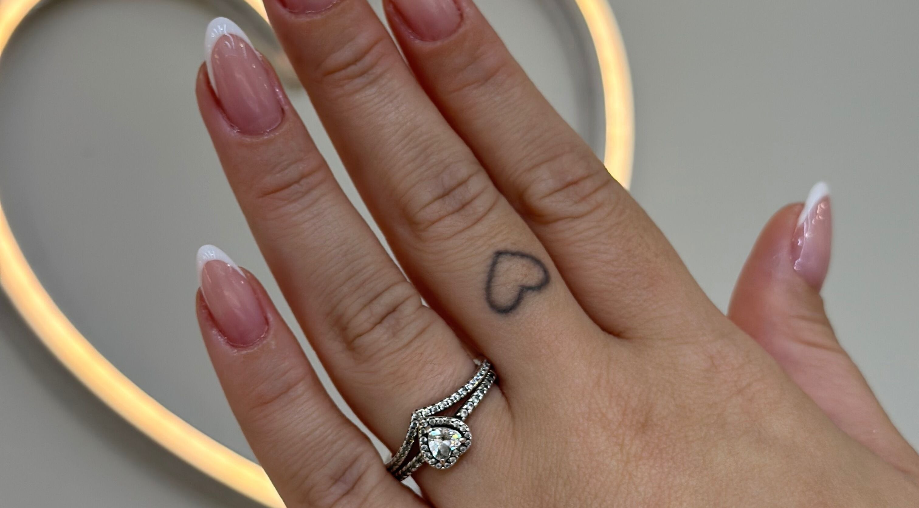 Tailla Rosa- Manicure Brasileira | ENTRECAMPOS showcases elegant nail art in Lisboa, Lisboa, PT.