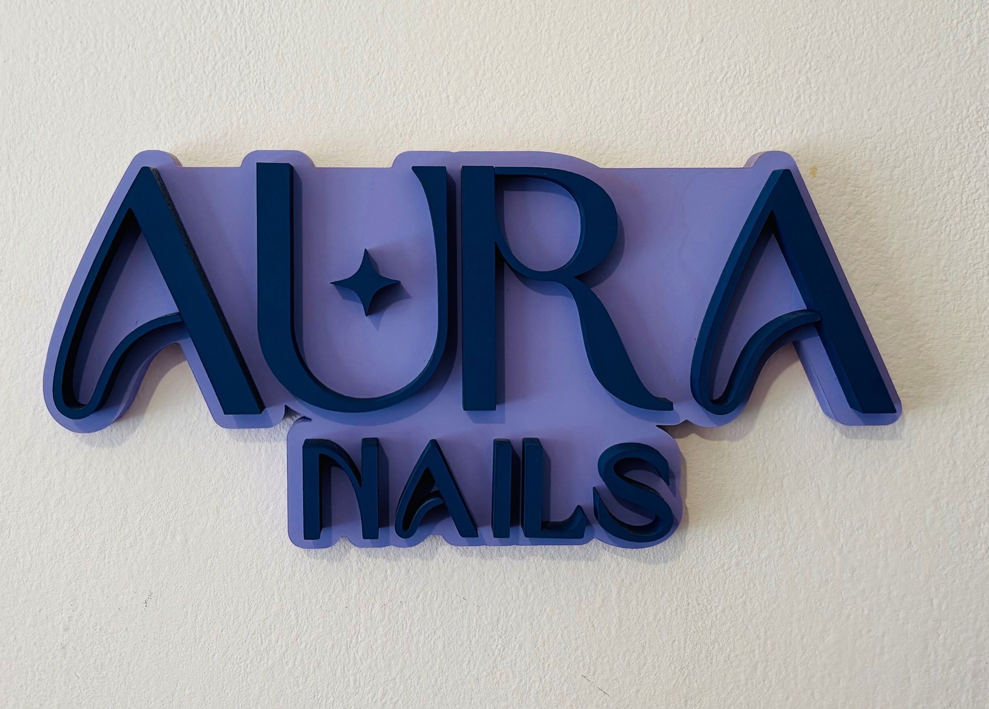 Logo en 3D de Aura Nails en Villa Ballester, Provincia De Buenos Aires, AR, con estilo moderno y color lavanda.