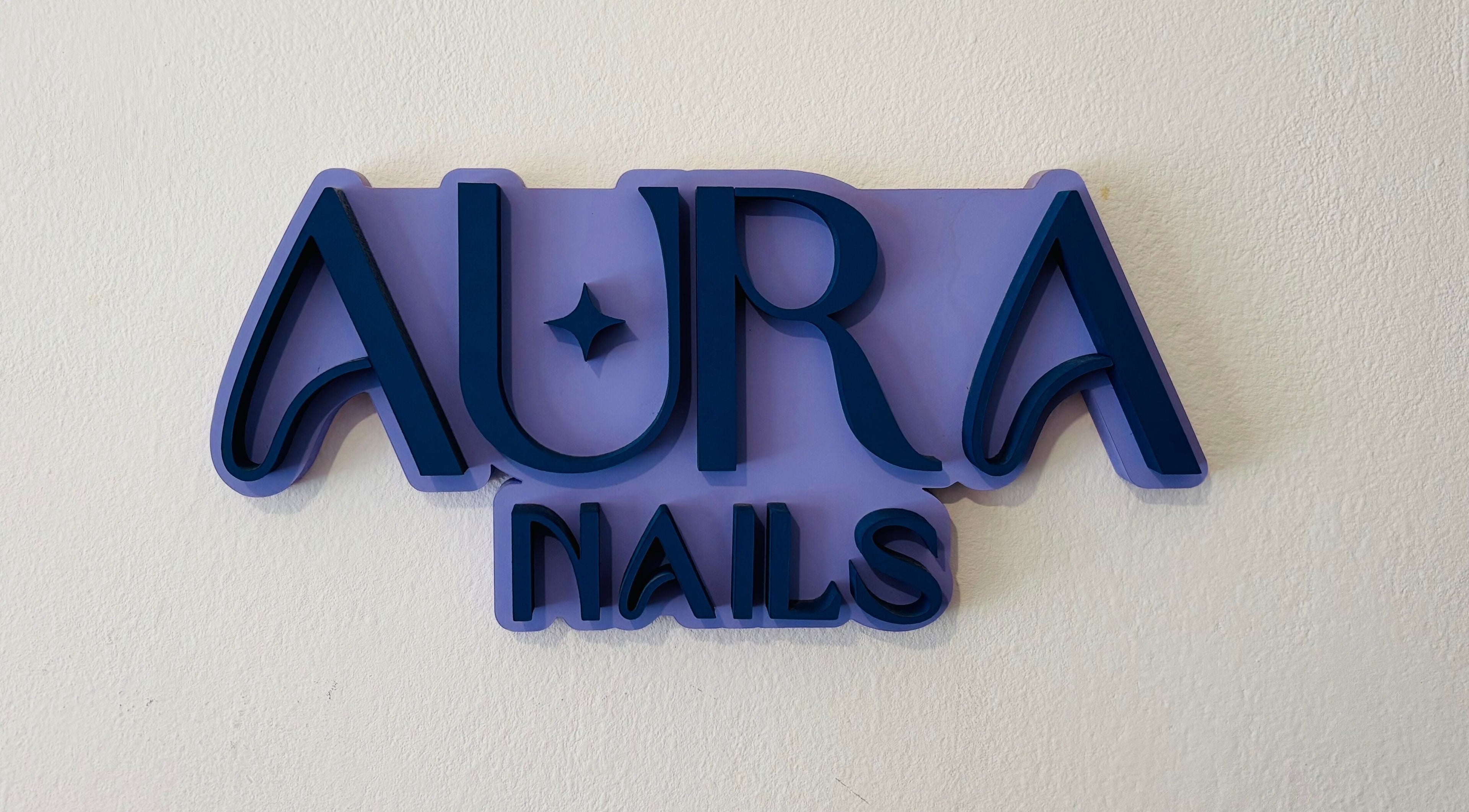 Logo en 3D de Aura Nails en Villa Ballester, Provincia De Buenos Aires, AR, con estilo moderno y color lavanda.
