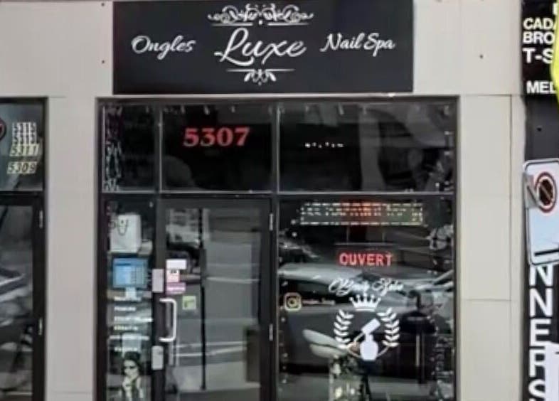 Front view of Lola Lux Atelier in Montréal, Québec, CA, showcasing elegant spa entrance.