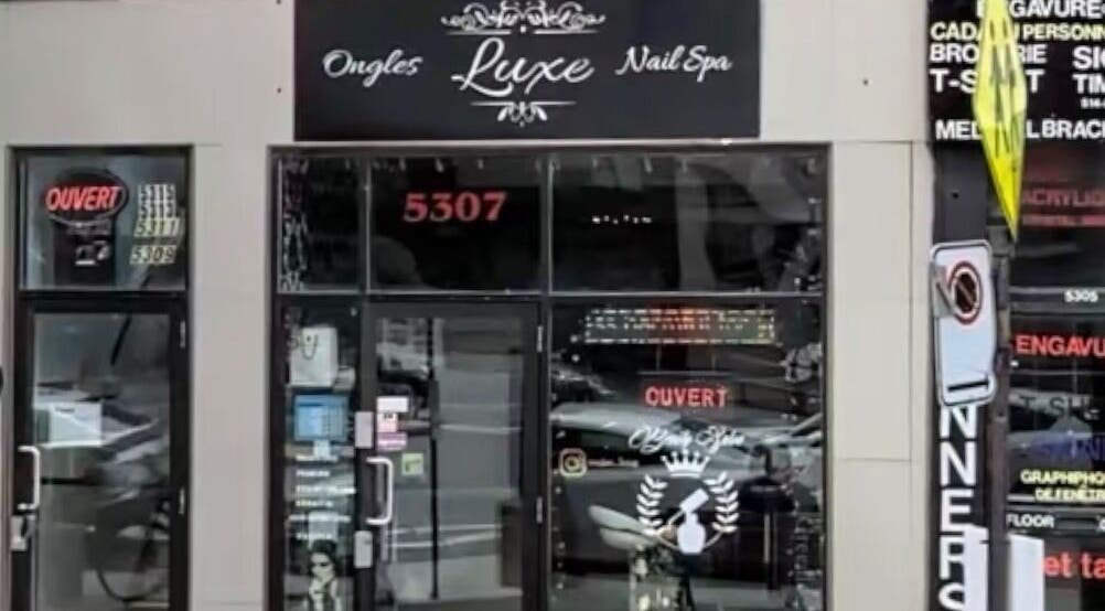 Front view of Lola Lux Atelier in Montréal, Québec, CA, showcasing elegant spa entrance.