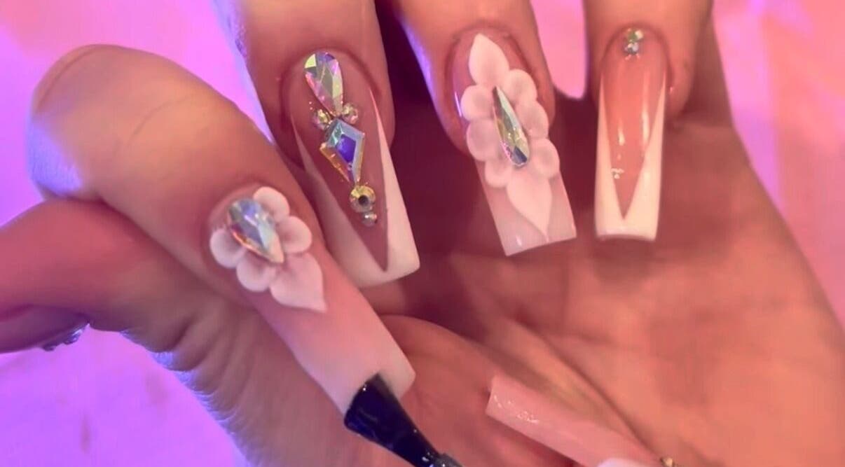 Floral nail art with crystals at Lola Lux Atelier, Montréal, Québec, CA, showcasing elegant manicures.