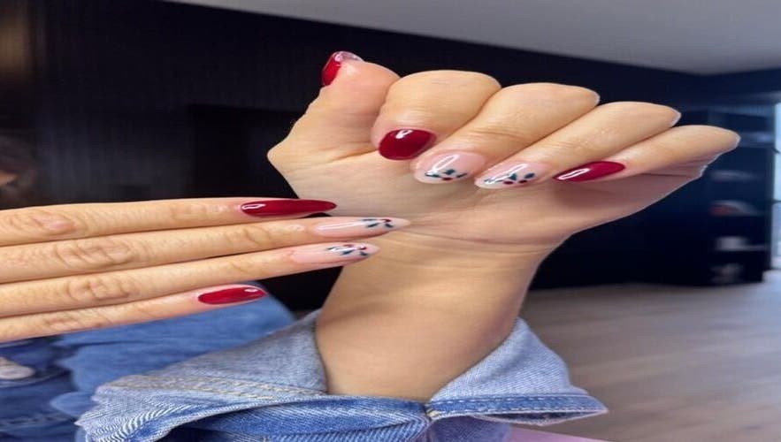 Red and floral nail art displayed at Belle in Ciudad de Mexico, Ciudad De México, MX.