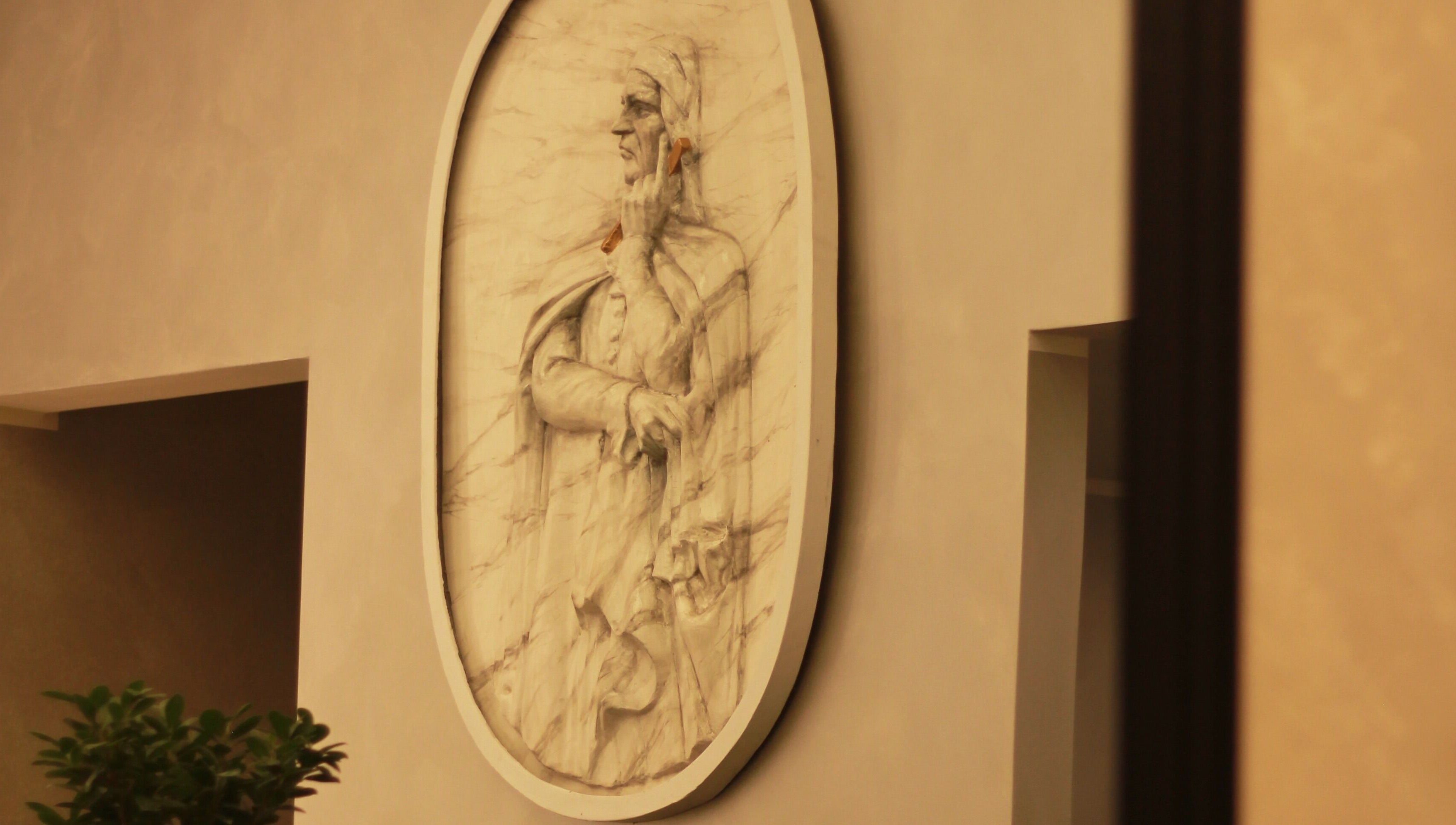 Dettaglio scultura raffinata a Nuovo Salone Dante - Professionisti per Donna & Uomo, Verona, Veneto, IT.