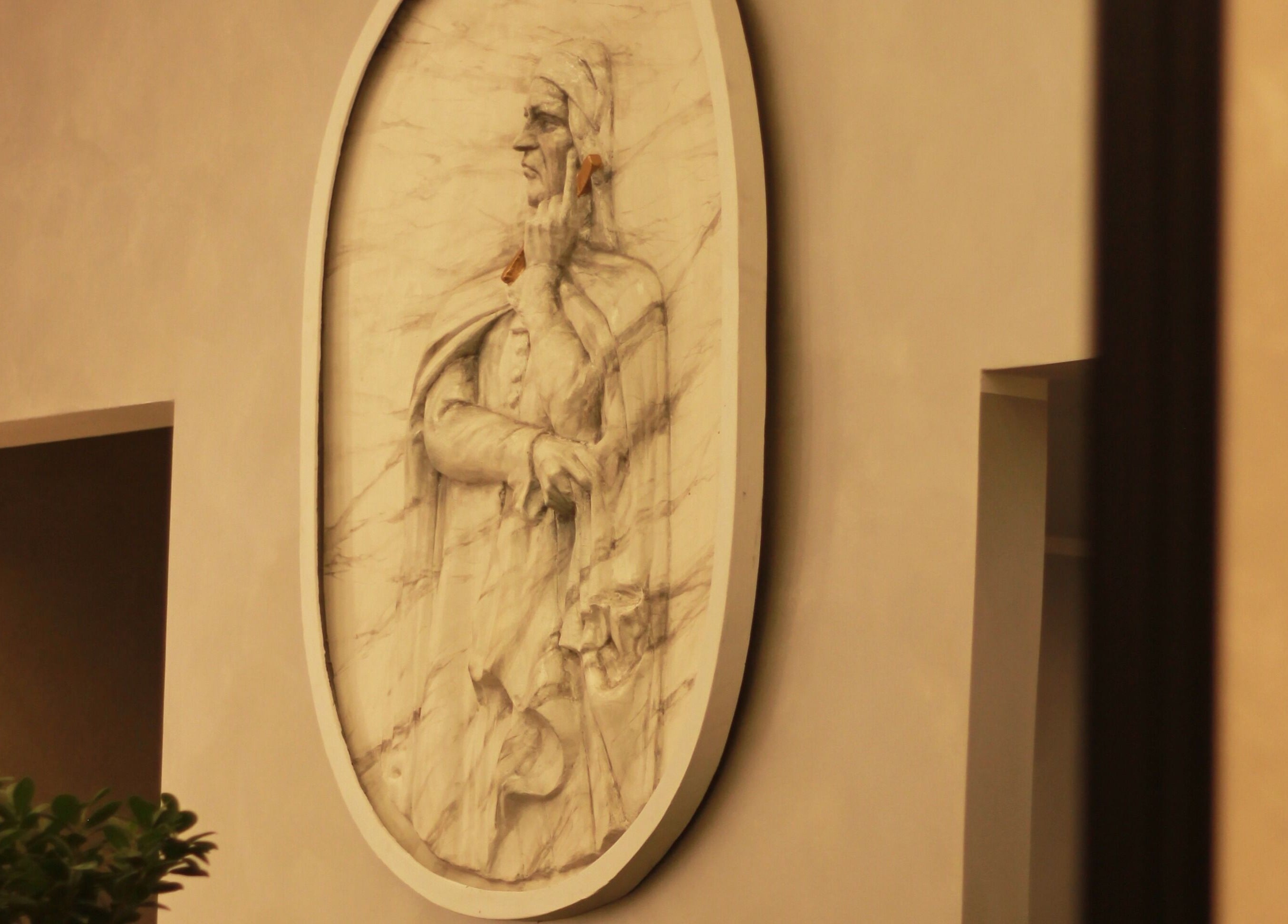 Dettaglio scultura raffinata a Nuovo Salone Dante - Professionisti per Donna & Uomo, Verona, Veneto, IT.