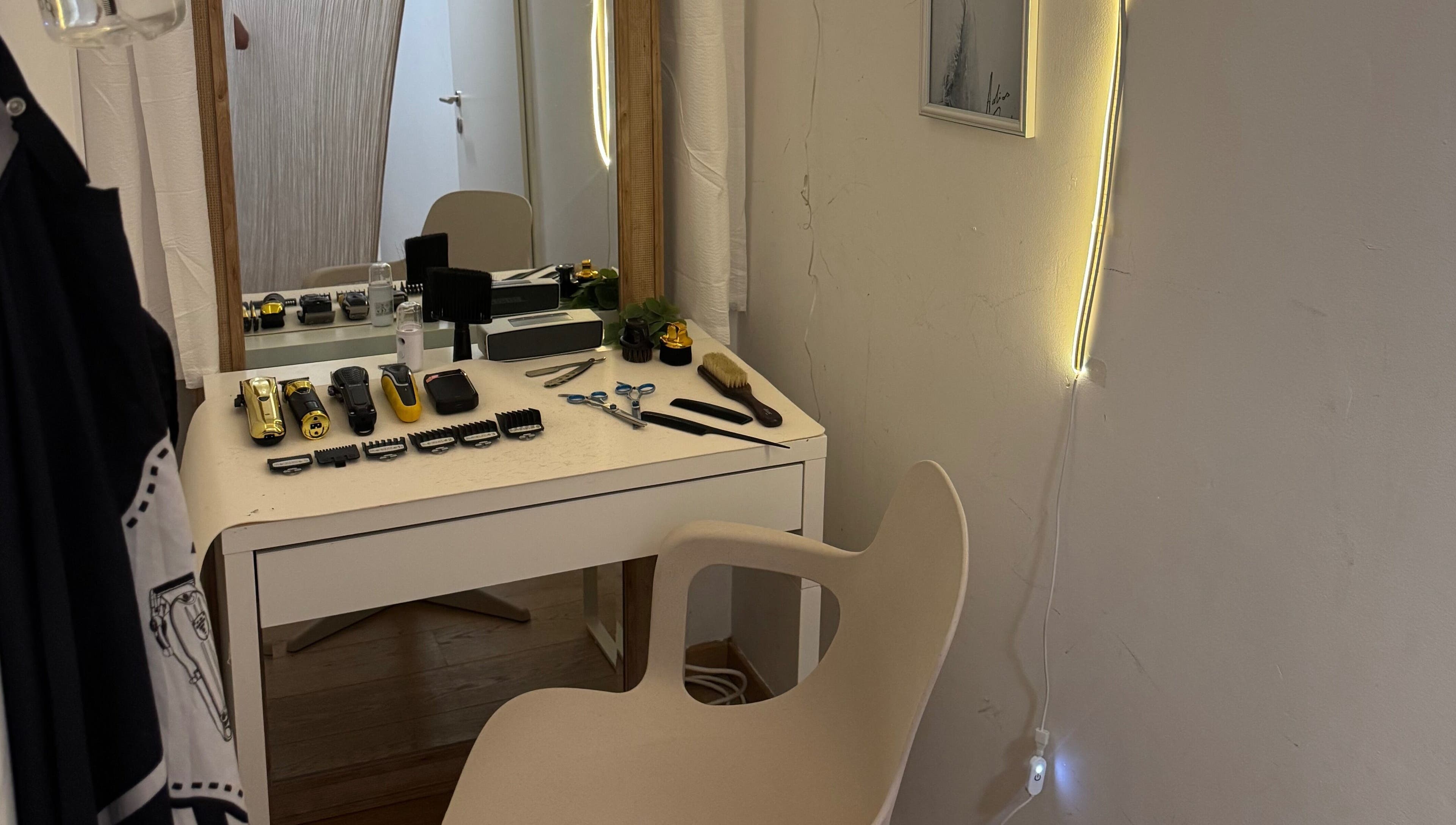 Espace coiffure bien équipé chez HAIRCUT_HV, Vernier, Genève, CH, avec outils professionnels.