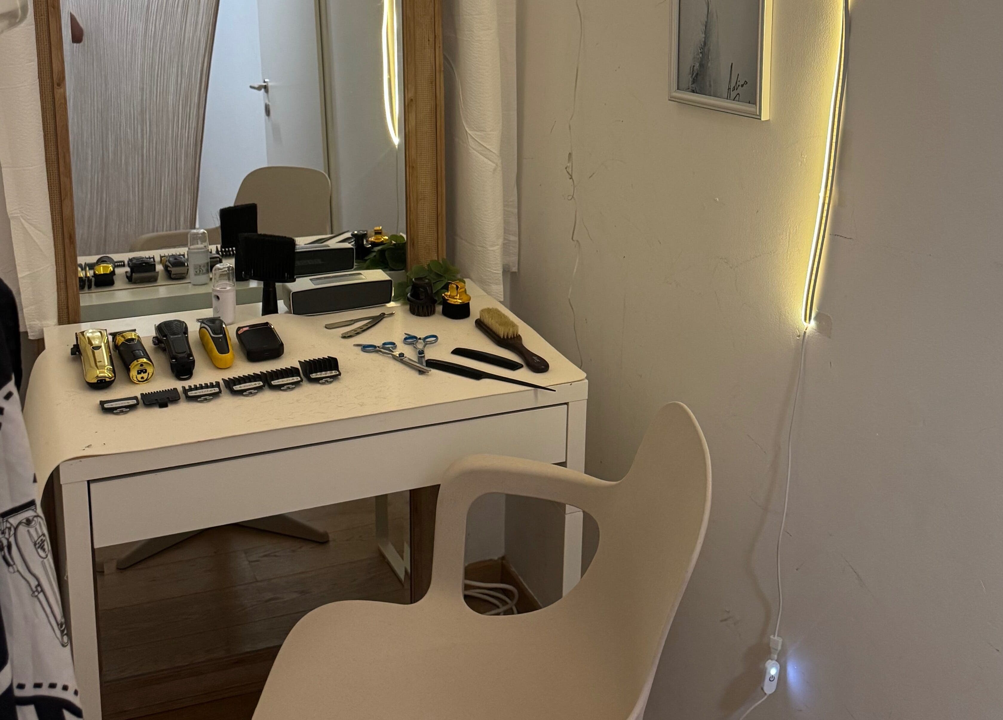 Espace coiffure bien équipé chez HAIRCUT_HV, Vernier, Genève, CH, avec outils professionnels.