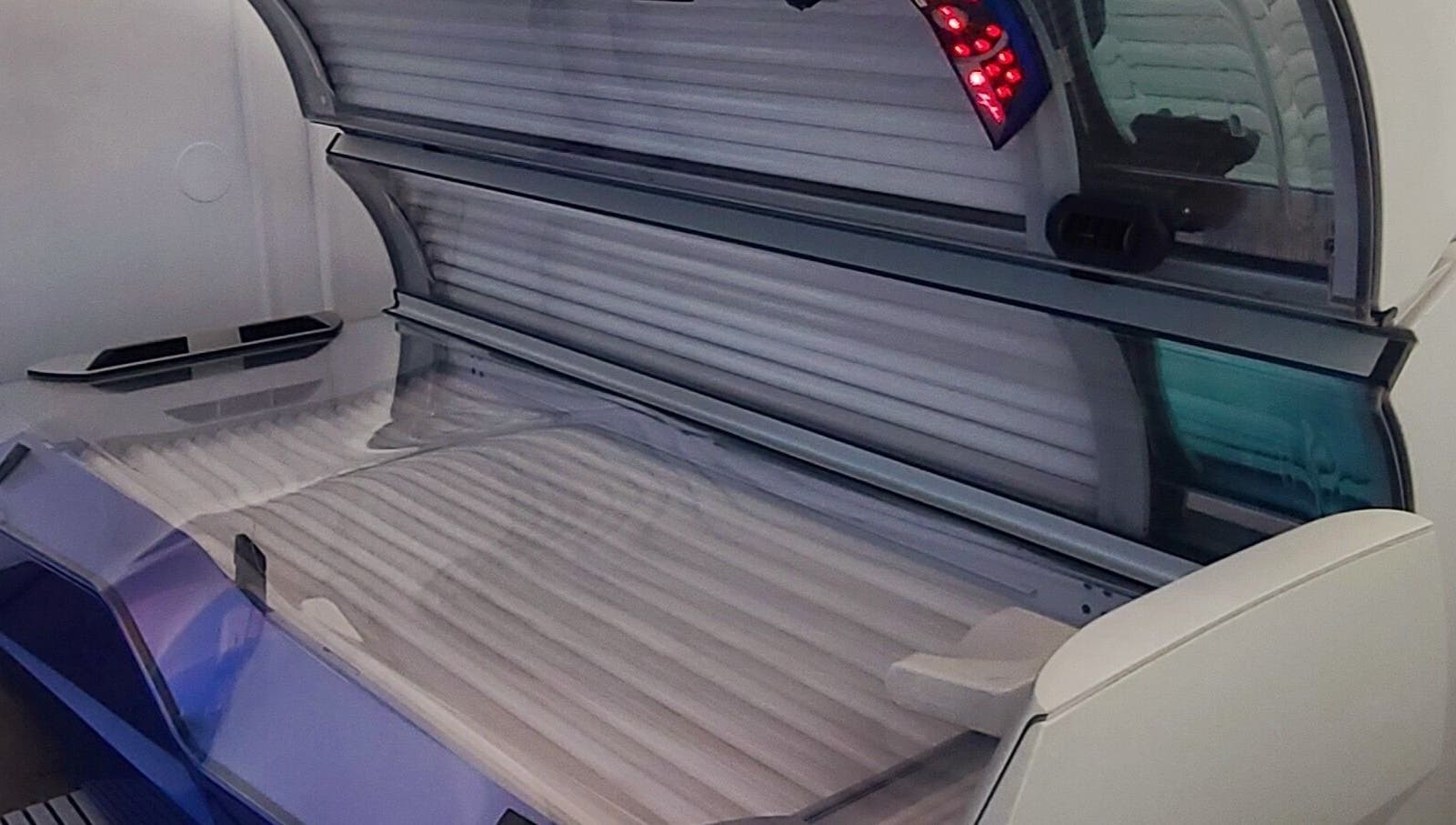 Advanced tanning bed at Solaris Tan Lounge, Auckland, Auckland, NZ, offering premium tanning experience.