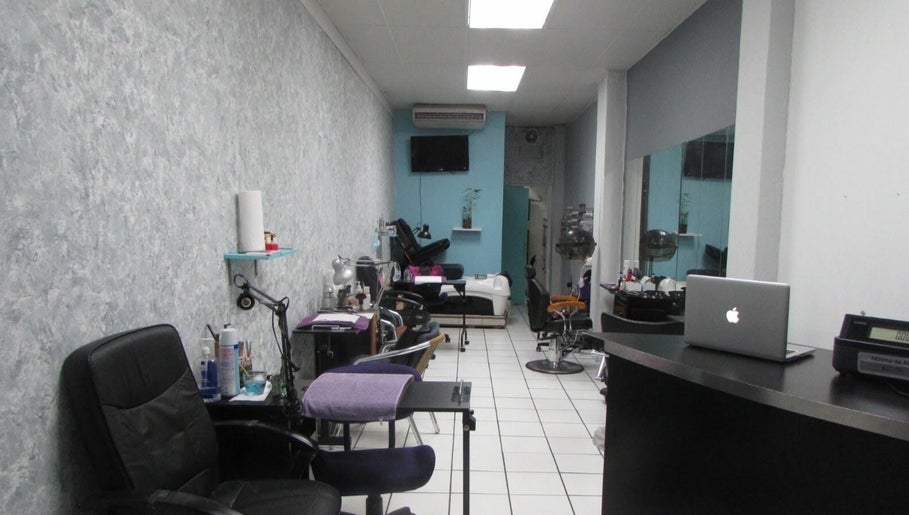 Divinas Salon Professional Care image 1