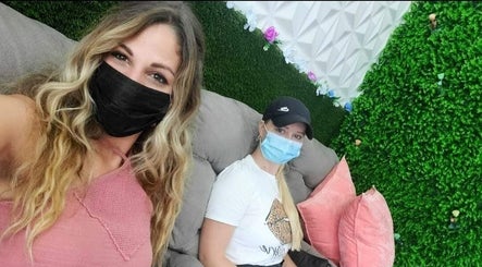 Guests relaxing with masks in Divspr Professional Care's lush lounge in San Juan, San Juan, PR.