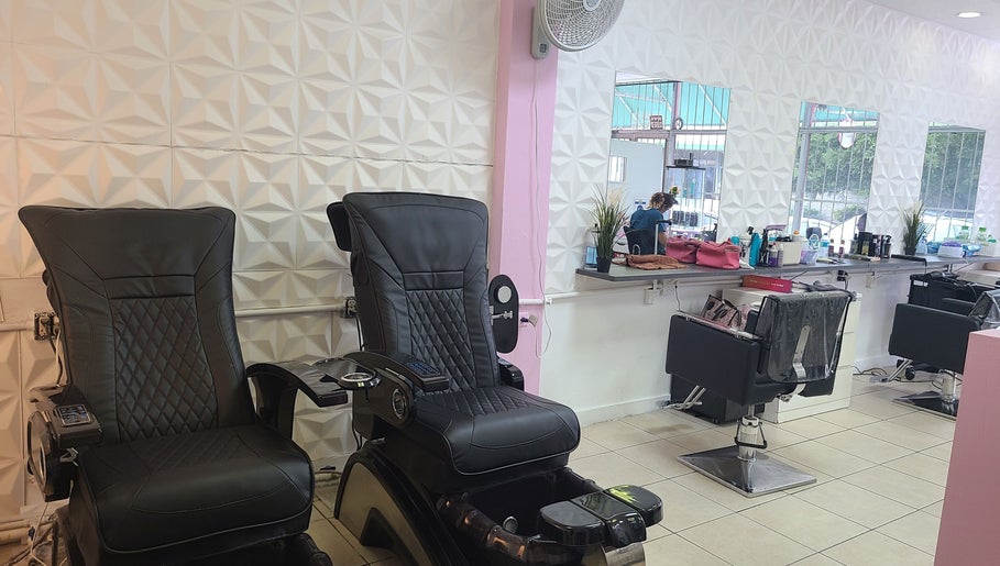 Luxurious salon chairs at Divspr Professional Care, San Juan, San Juan, PR for ultimate relaxation.