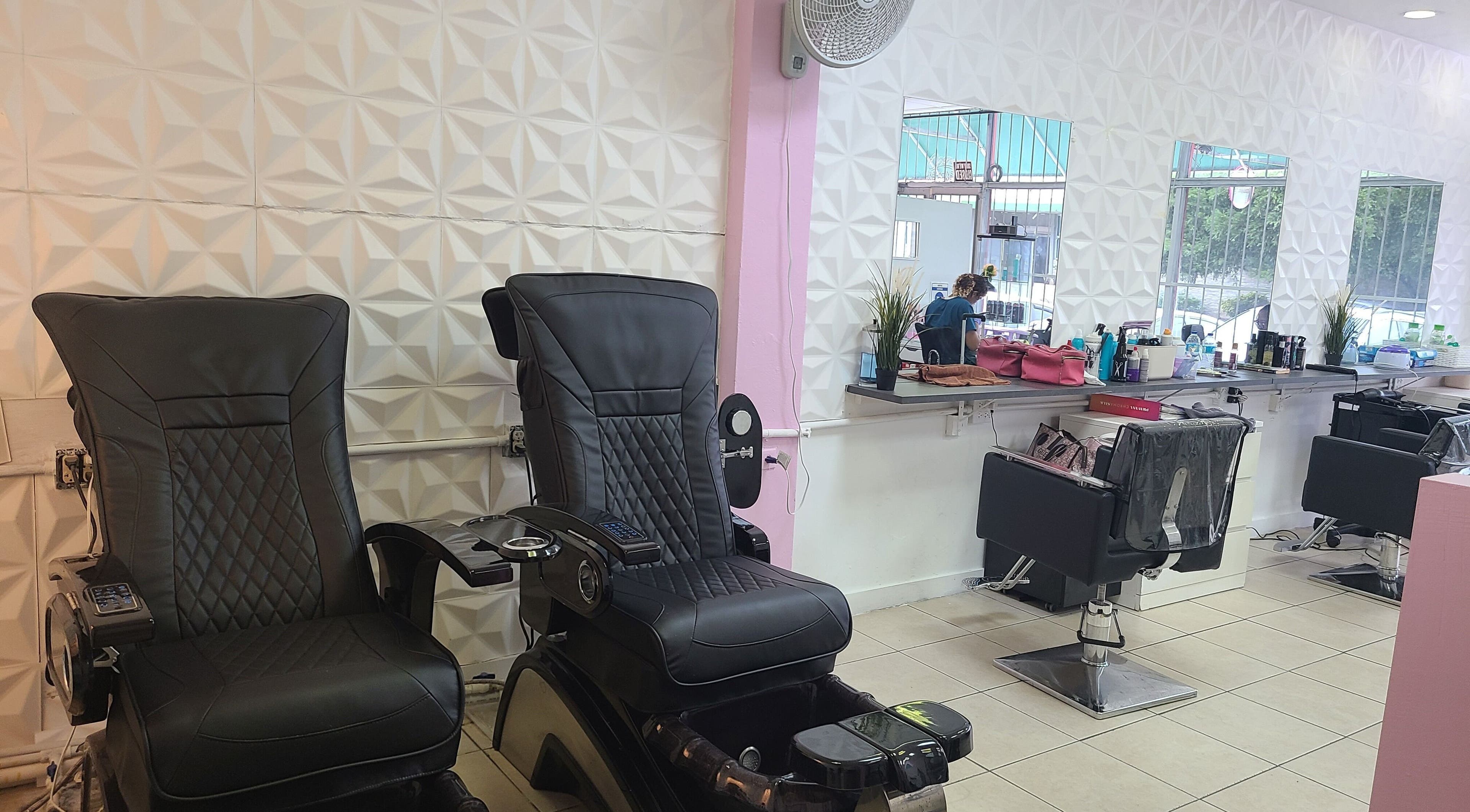 Luxurious spa chairs at Divspr Professional Care, San Juan, San Juan, PR, inviting relaxation and beauty services.