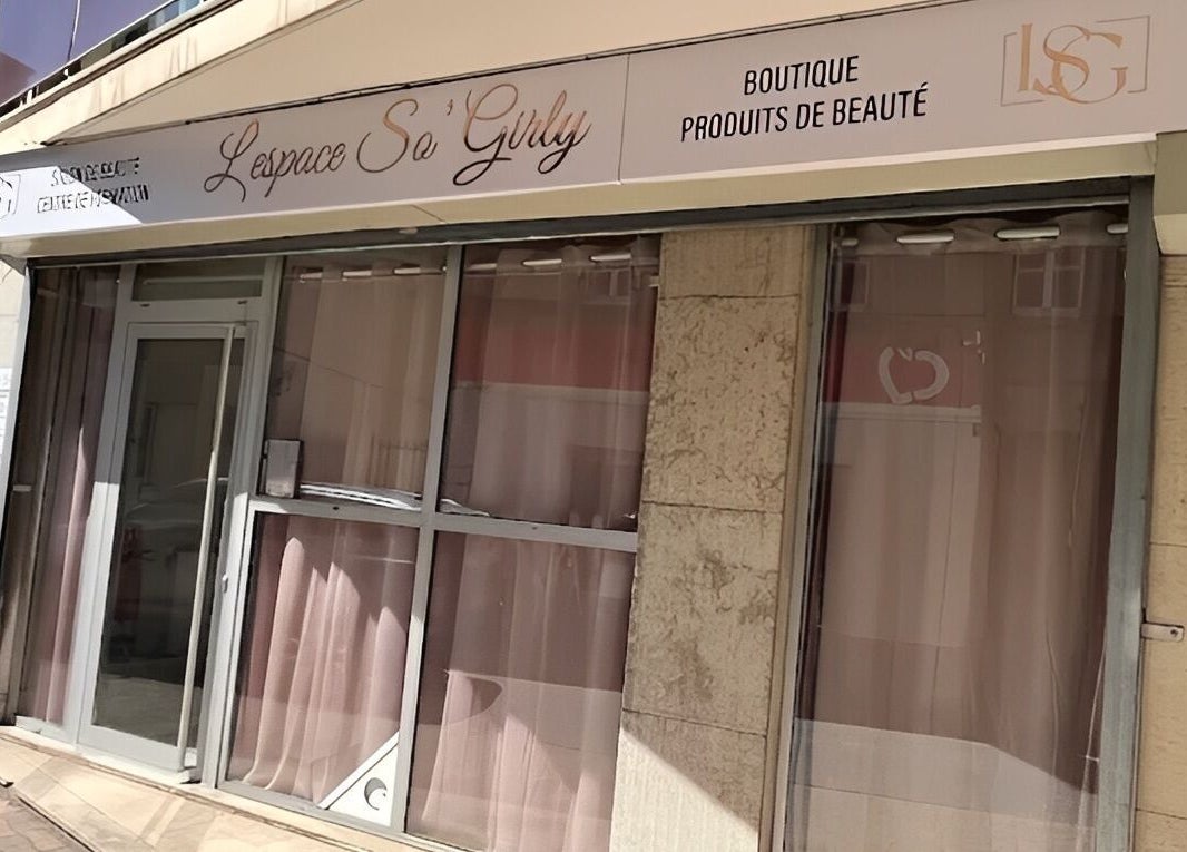 Entrée chic de L'espace So'Girly à Pont-de-chéruy, Auvergne-rhône-alpes, FR, spécialisée en beauté.