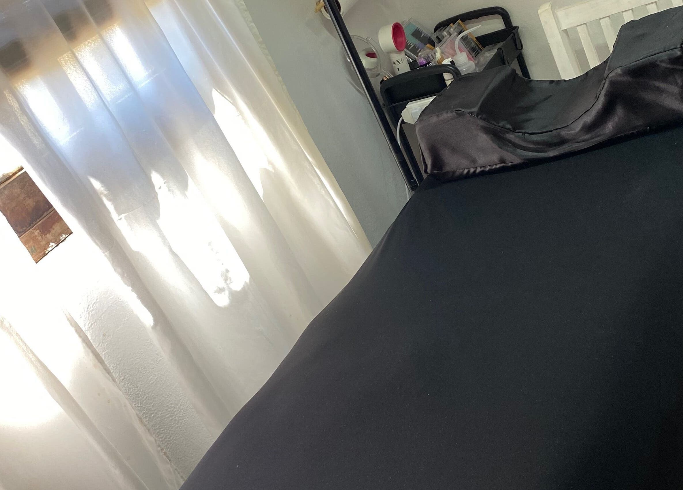 Massage bed at Aura, Gualeguaychú, Entre Ríos, AR bathed in soft natural light.