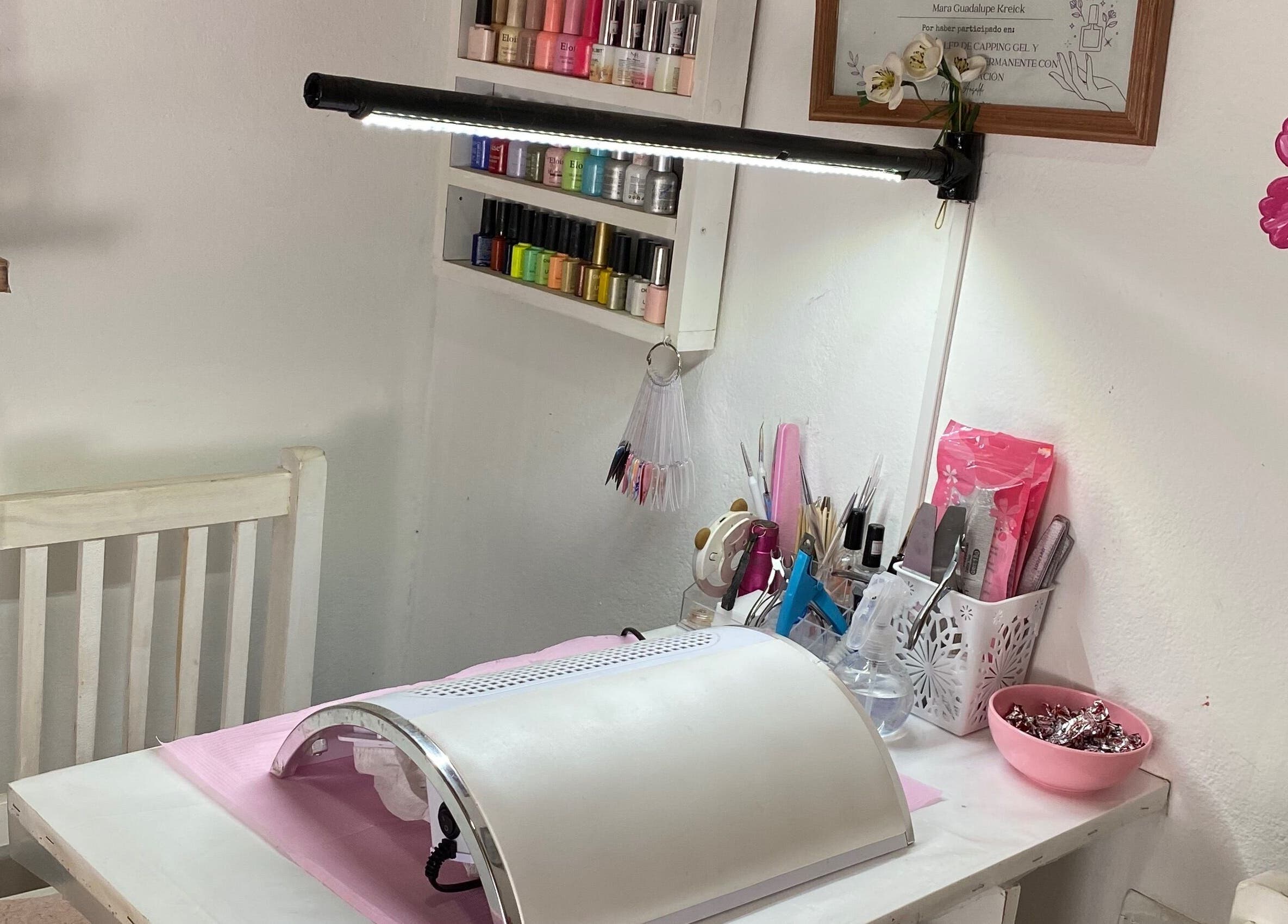 Nail care station at Aura in Gualeguaychú, Entre Ríos, AR with tools and nail polishes.