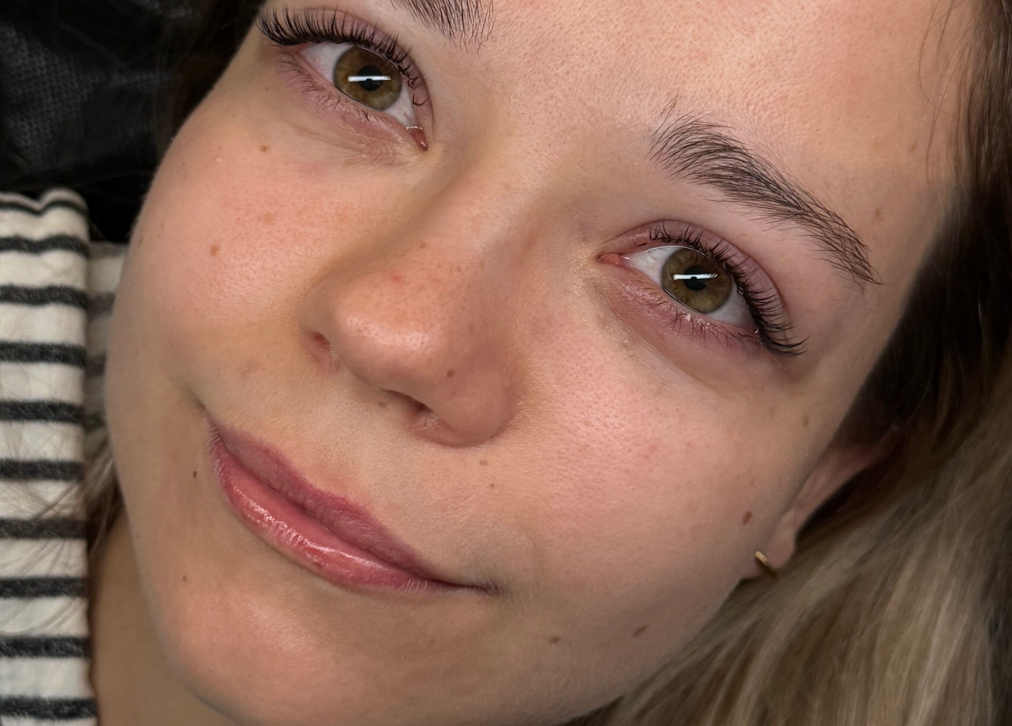 Klientka z delikatnym makijażem w Facelookbyjoanna, Kraków, Województwo Małopolskie, PL.