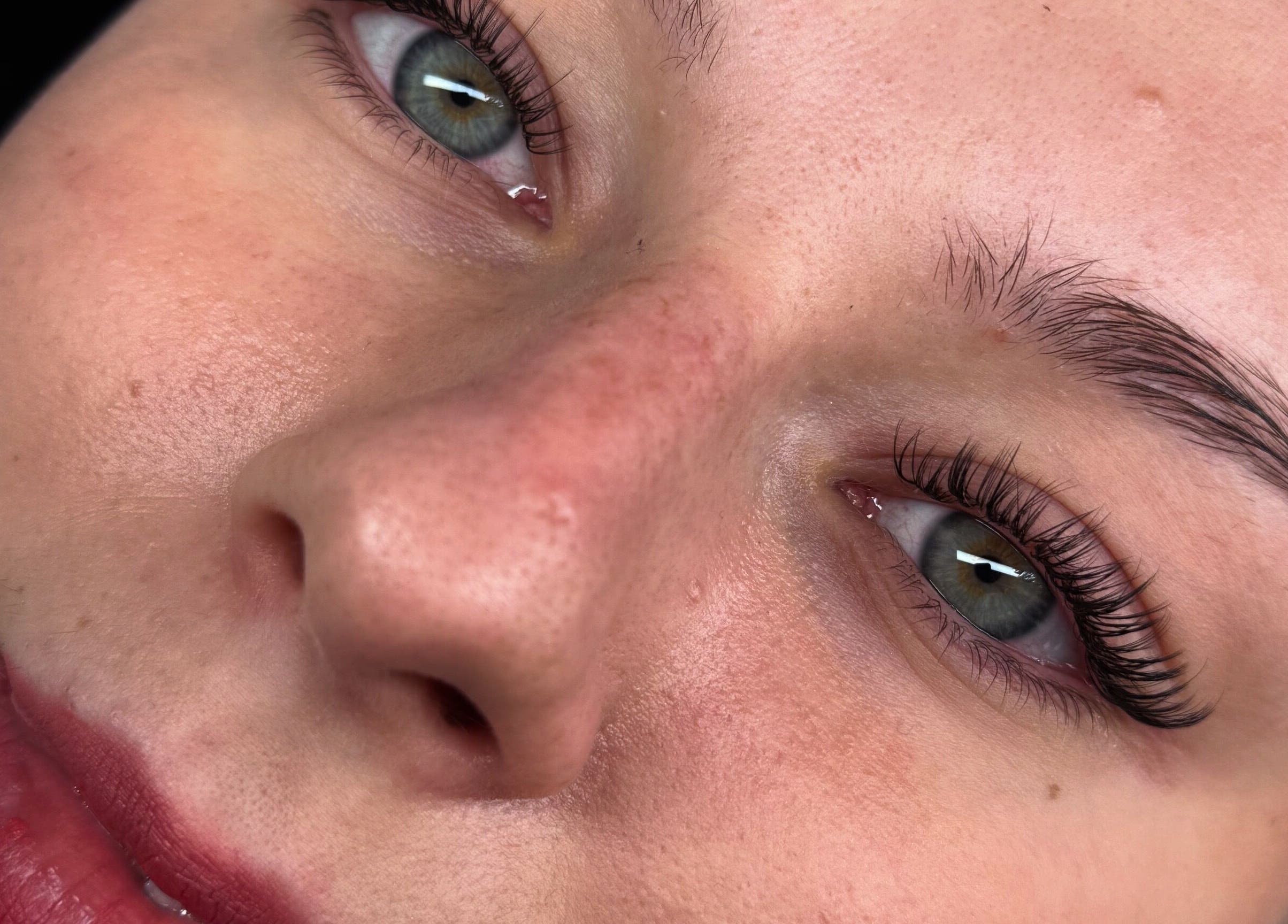 Zbliżenie na delikatny makijaż oczu w Facelookbyjoanna, Kraków, Województwo Małopolskie, PL.