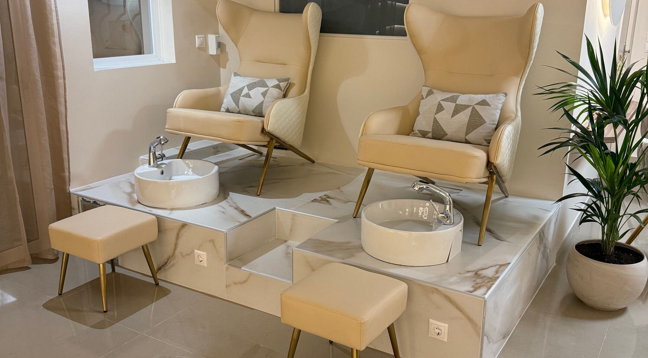 Luxurious pedicure chairs at Feel Queen | Νύχια, Φρύδια, Βλεφάριδες in Gerakas, GR. Perfect for relaxing nail care.