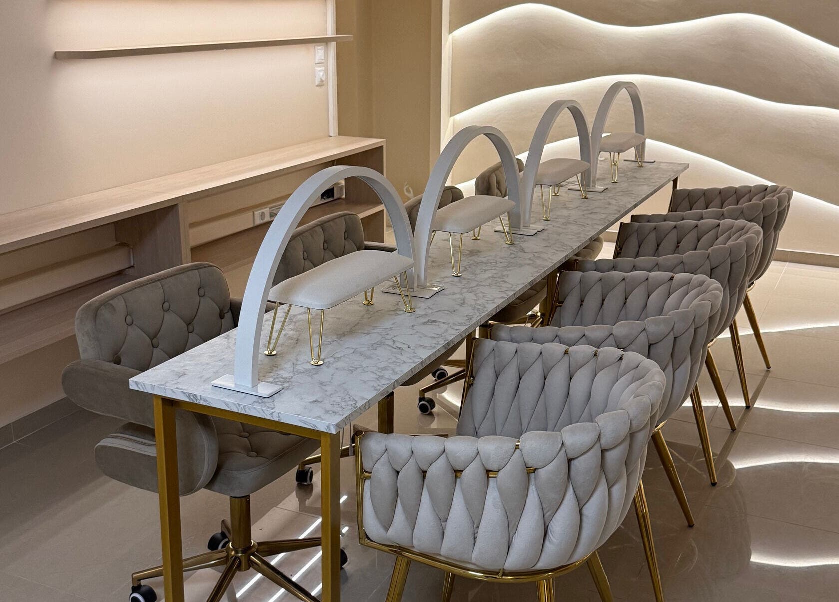 Chic nail station at Feel Queen | Νύχια, Φρύδια, Βλεφάριδες | Nails, Lashes, Brows in Gerakas, GR.