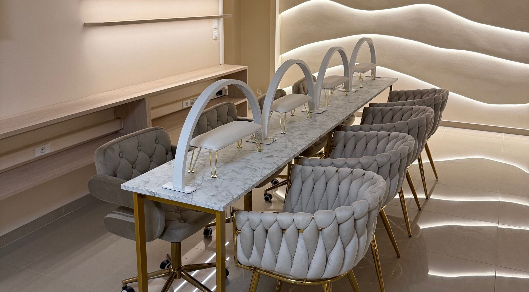 Chic nail station at Feel Queen | Νύχια, Φρύδια, Βλεφάριδες | Nails, Lashes, Brows in Gerakas, GR.