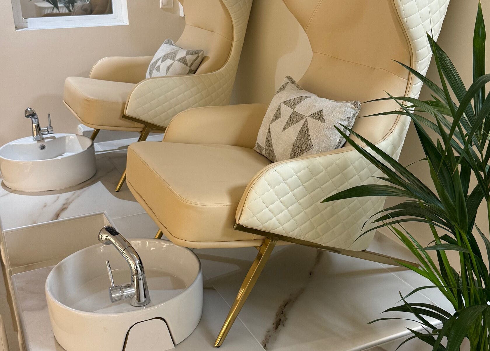Elegant pedicure chairs at Feel Queen | Νύχια, Φρύδια, Βλεφαρίδες | Nails, Lashes, Brows in Gerakas, GR.