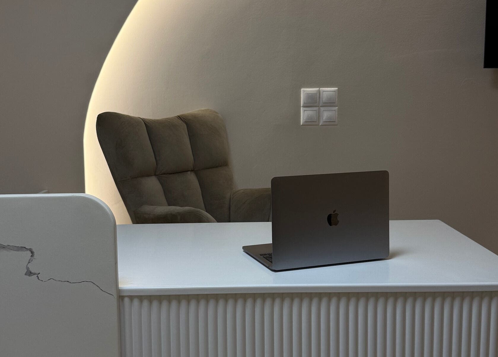 Modern desk with laptop at Feel Queen | Νύχια, Φρύδια, Βλεφάριδες | Nails, Lashes, Brows in Gerakas, GR.