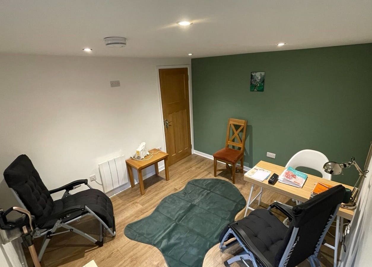 Relaxing therapy room at The Avenue Acupuncture Clinic, Worcester, England, GB with a calm, inviting ambiance.