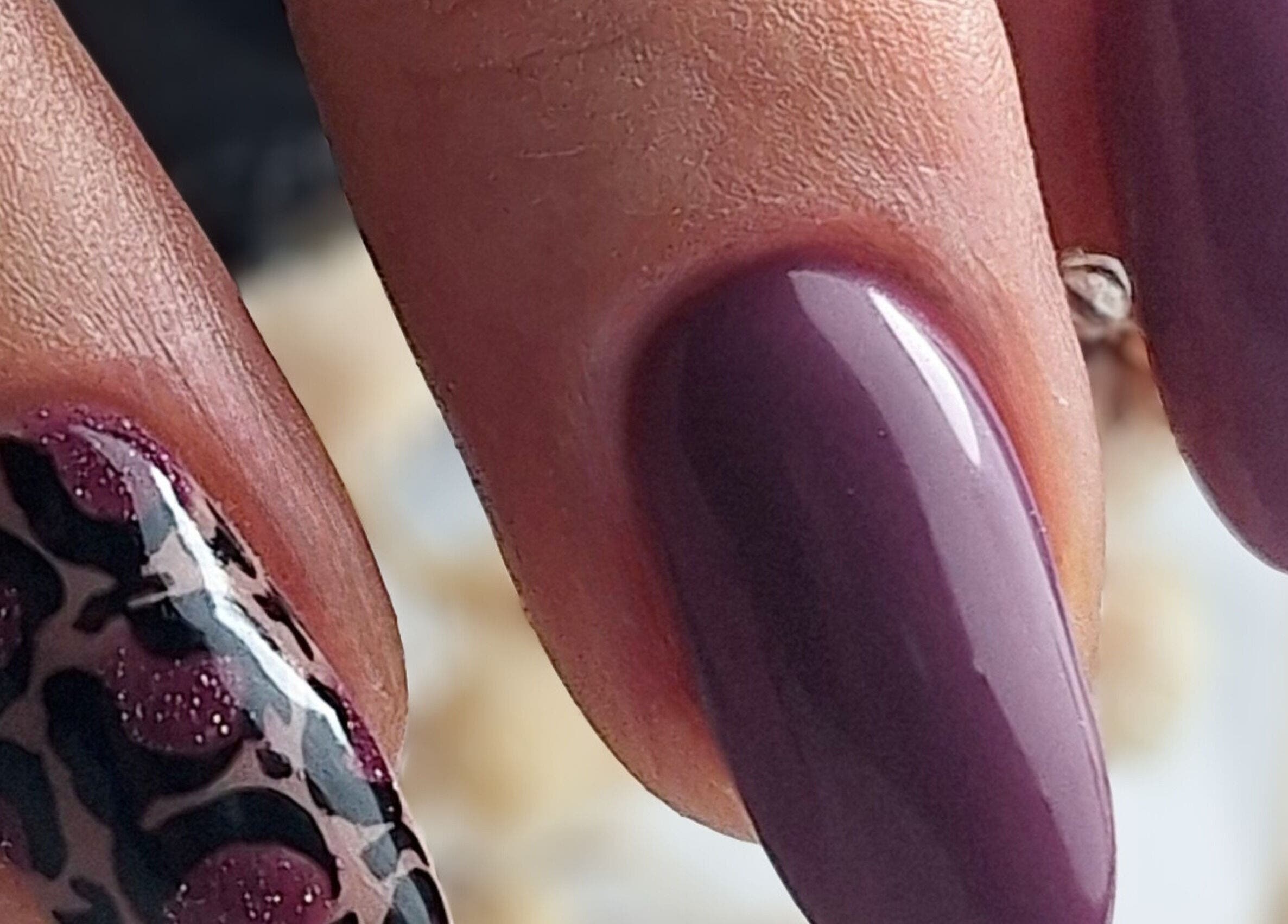 Stylowe paznokcie z połyskiem wykonane przez Mags • Nail Artist • Educator w Swinton, England, GB.