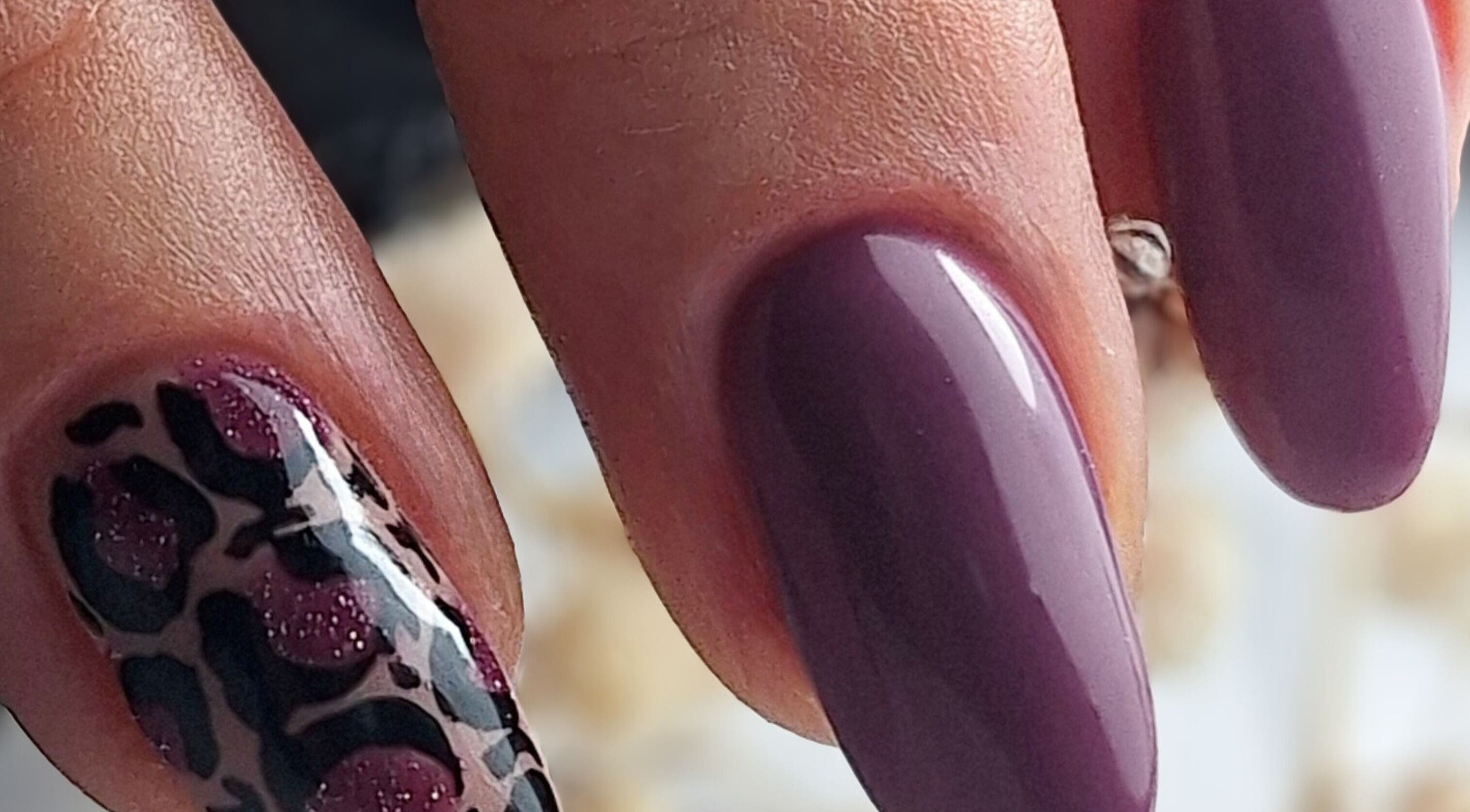 Stylowe paznokcie z połyskiem wykonane przez Mags • Nail Artist • Educator w Swinton, England, GB.