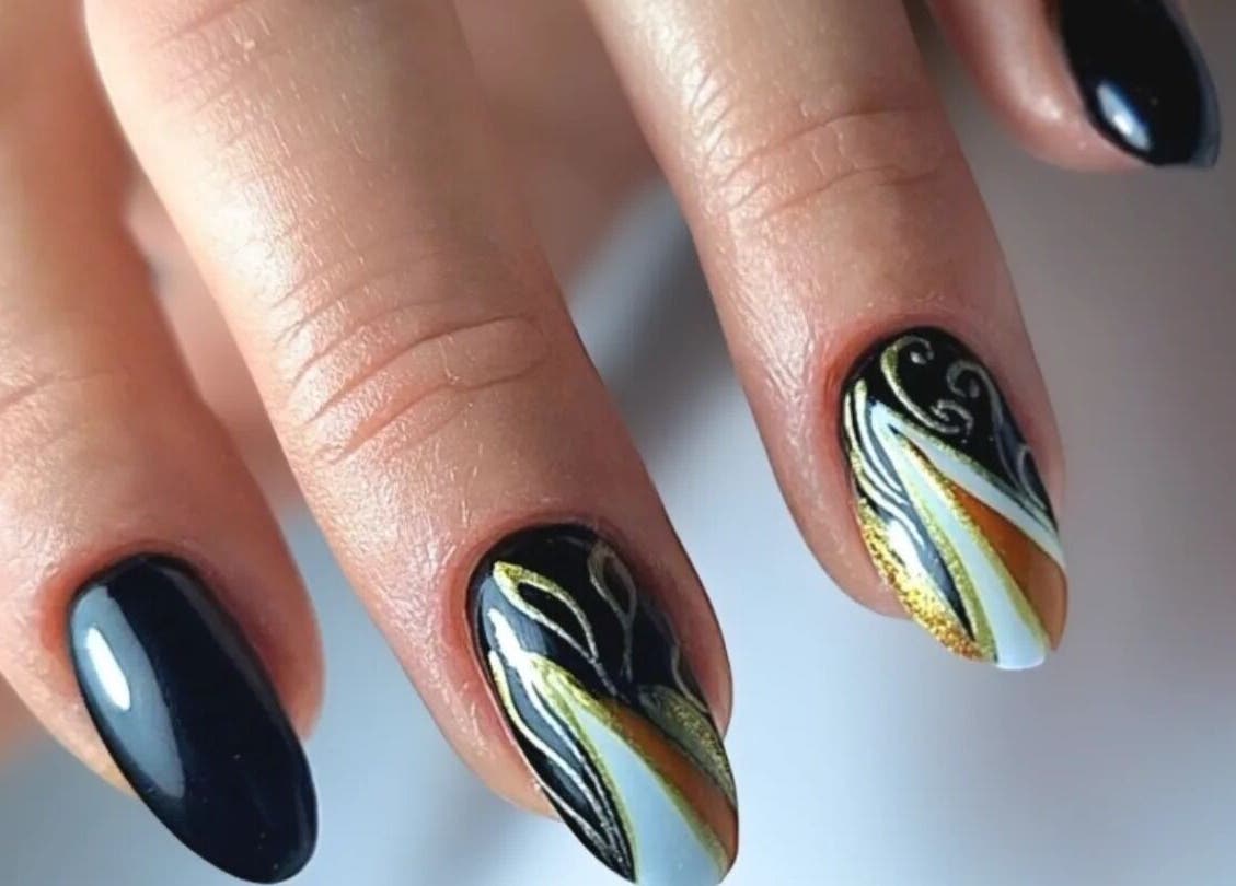 Wyrafinowane zdobienia na paznokciach w Mags • Nail Artist • Educator, Swinton, England, GB.